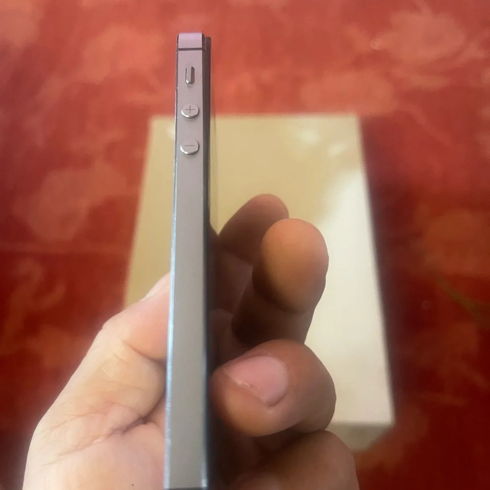 iPhone 5S in Black (16GB)